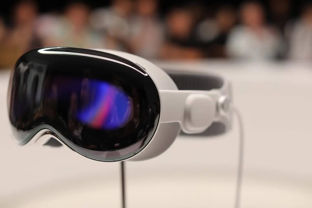 Featured image for the VR story roundup